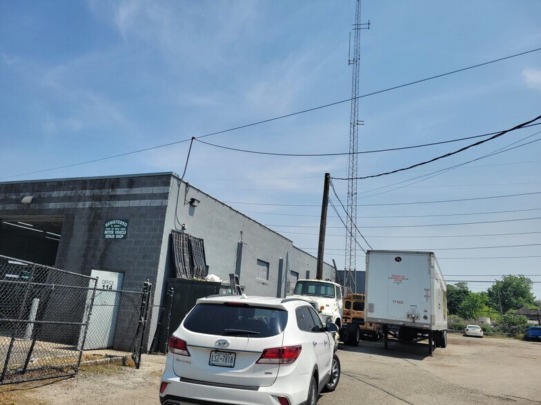 Primary Photo Of 114 Railroad St, Huntington Station Land For Lease