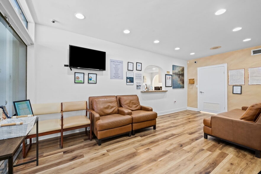 More Photos Of 100 SE 15th Ave, Fort Lauderdale Medical For Lease