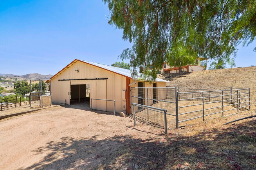 More Photos Of 13620 Pales Rd, Agua Dulce Specialty For Lease