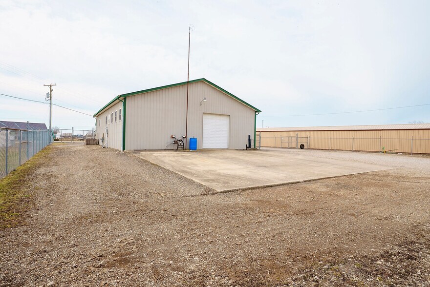 More Photos Of 167 Mill Run, Waverly Warehouse For Sale