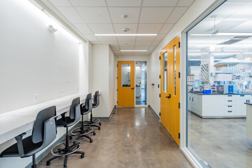 More Photos Of 20400 Century Blvd, Germantown Office For Lease