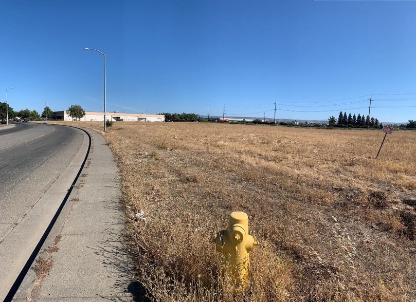 More Photos Of 2221-2251 Dr Martin Luther King Jr Pky, Chico Land For Lease