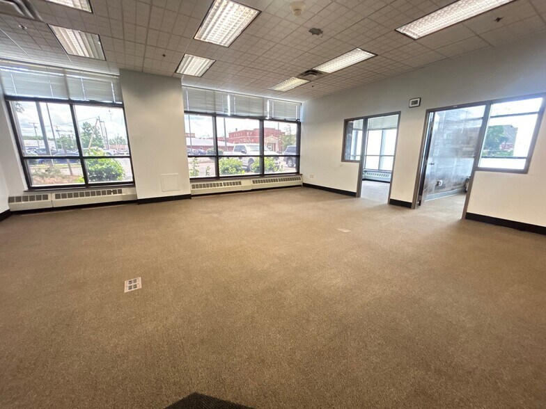 More Photos Of 22 N 1st St, Newark Light Distribution For Lease