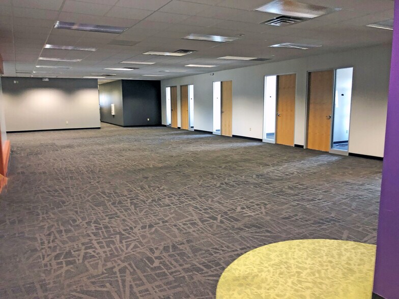More Photos Of 3020 N Cypress St, Wichita Office For Lease
