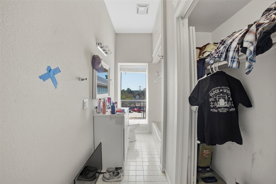 More Photos Of 923 Tx-332-loop, Liberty Hill Storefront Retail Residential For Sale