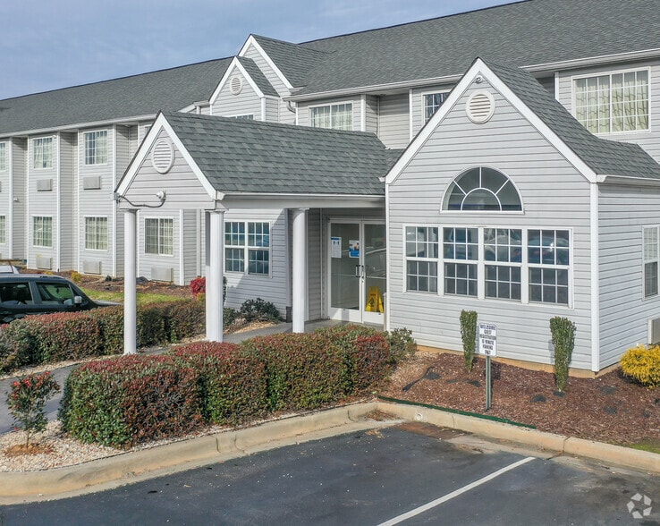 More Photos Of 1901 Broadcast St, Gastonia Hotel For Sale