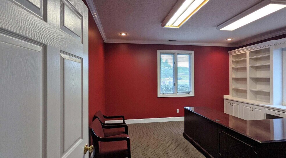 More Photos Of 941 US-25W Hwy, Williamsburg Bank For Sale