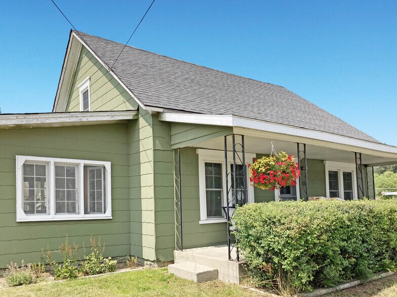 More Photos Of 100 State St, Grayling Specialty For Sale
