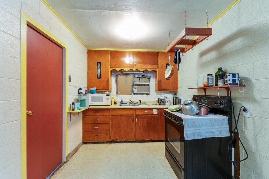 More Photos Of 485 S 100 W, Milford Hotel For Sale