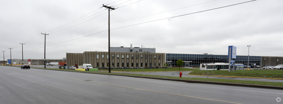 Primary Photo Of 4505 Rue Hickmore, Montréal Warehouse For Lease