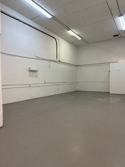 More Photos Of 7121 SW 43rd St, Miami Warehouse For Lease