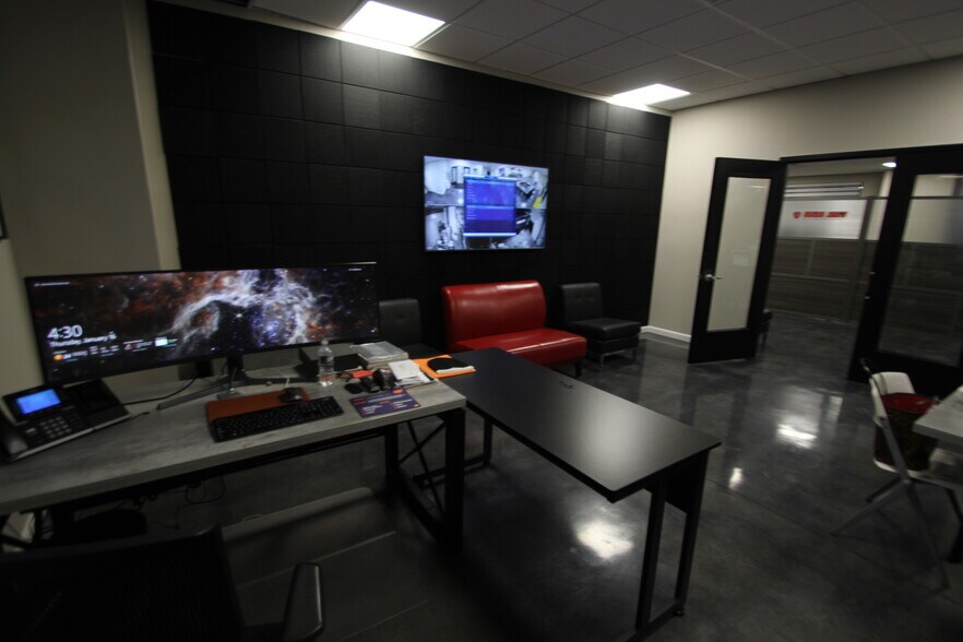 More Photos Of 2302 Turnpike St, North Andover General Retail For Lease