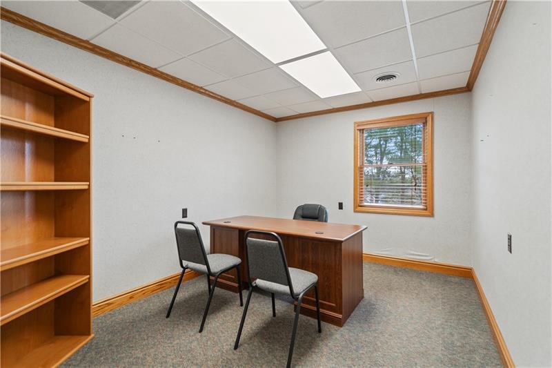 More Photos Of 114 Oil Ln, Hunker Office For Lease
