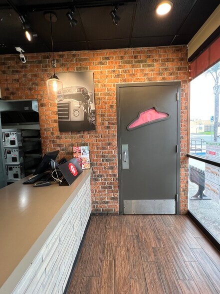 More Photos Of 2413 Fairview Ave, Santa Ana Unknown For Lease