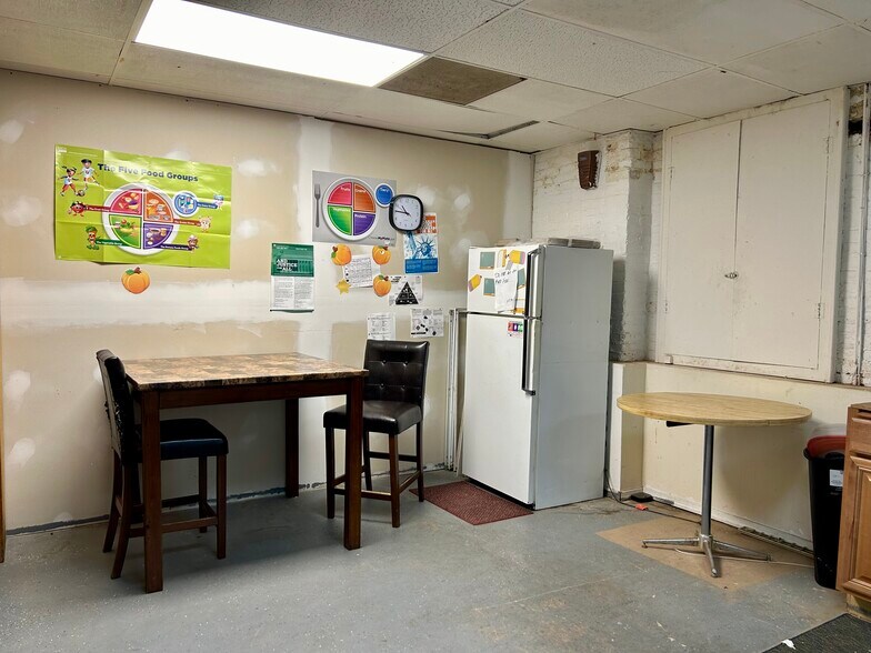 More Photos Of 1138-1140 W Hollins St, Baltimore Storefront Retail Office For Lease