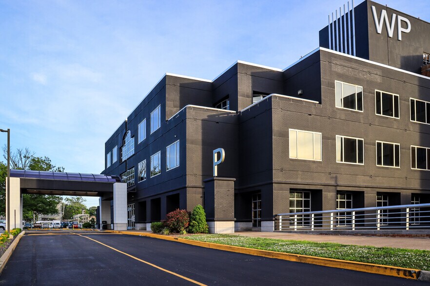 More Photos Of 401 SE 6th St, Evansville Office For Lease