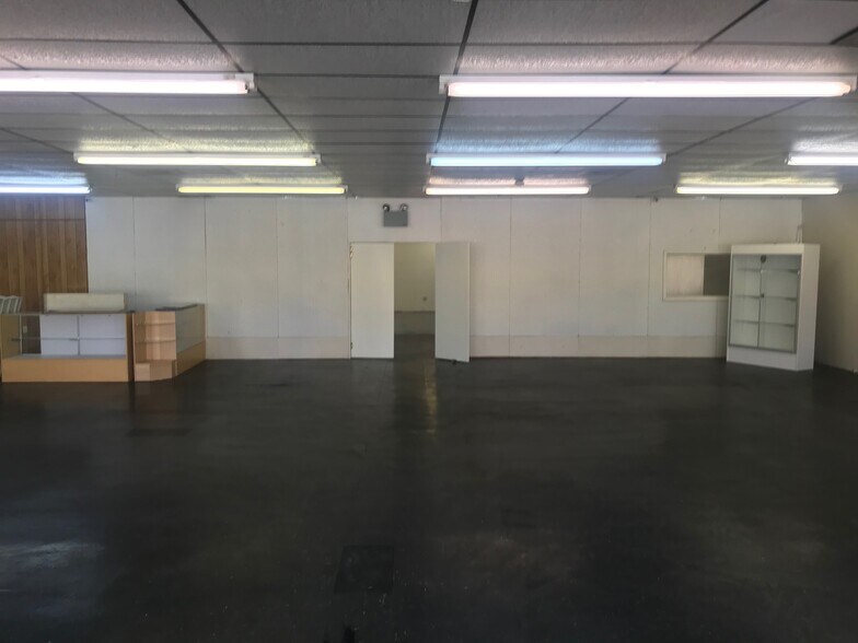 More Photos Of 327 & 323 John C Calhoun Dr, Orangeburg Freestanding For Sale