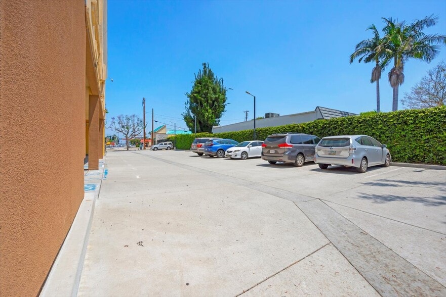 More Photos Of 550 S Glendora Ave, West Covina Storefront Retail Office For Lease