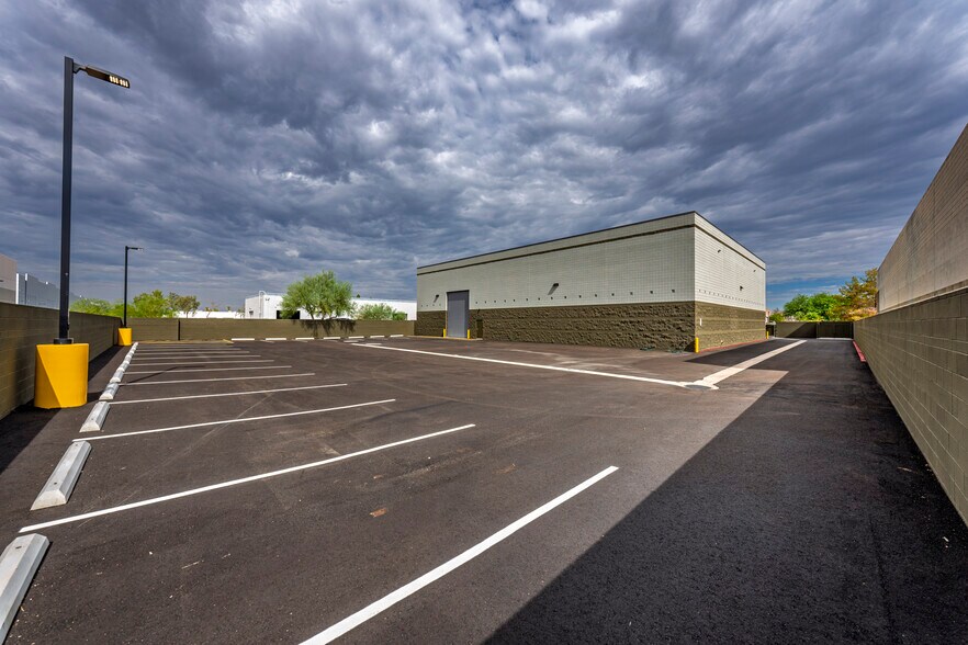 More Photos Of 315 E Comstock Dr, Chandler Warehouse For Sale