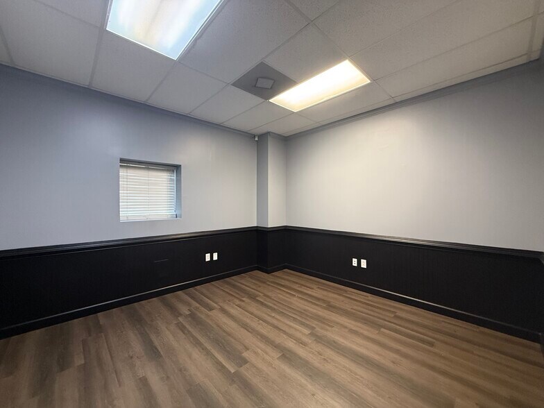 More Photos Of 213 College Park Rd, Ladson Flex For Lease