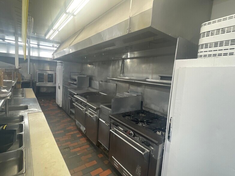 More Photos Of 2900 N San Fernando Blvd, Burbank Hotel For Lease