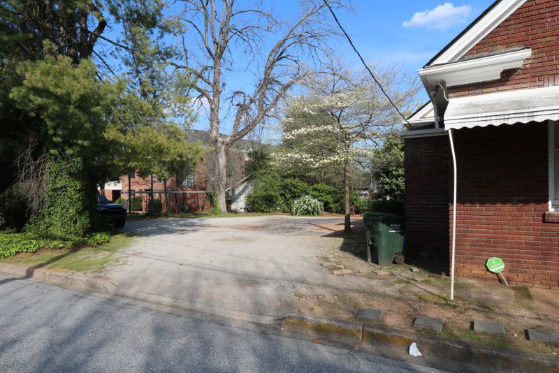 More Photos Of 106 W Church St, Greer Office For Lease