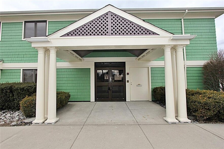 More Photos Of 131 Orchard Park Rd, West Seneca Office For Lease