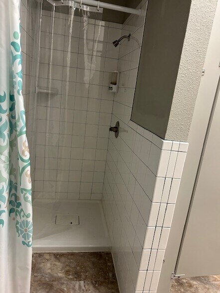 More Photos Of 31 NE 3rd St, Gresham Storefront For Sale