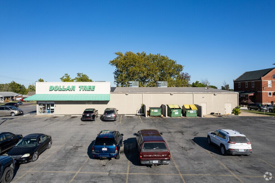 More Photos Of 702 E Main St, Warrenton Storefront Retail Office For Sale