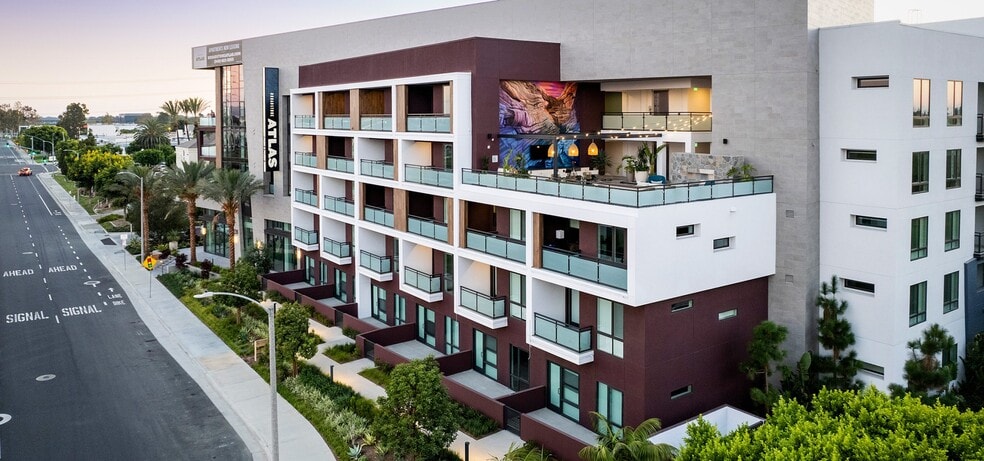 More Photos Of 1951 E Dyer Rd, Santa Ana Apartments For Lease