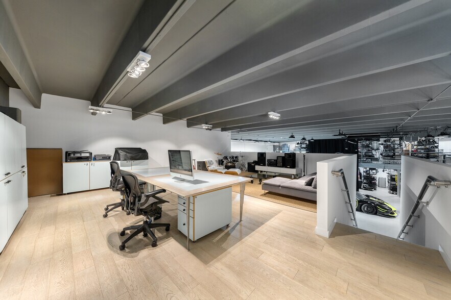 More Photos Of 18635-18639 SW 107th Ave, Cutler Bay Showroom For Sale