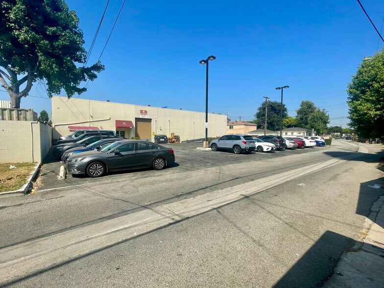 More Photos Of 5830-5832 Lakewood Blvd, Lakewood Freestanding For Lease