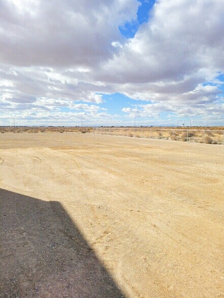 More Photos Of 2277 Ocotillo Dr, Pecos Warehouse For Lease