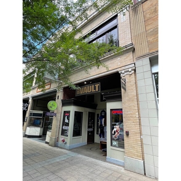 More Photos Of 213 N Main St, Greenville Storefront Retail Office For Lease