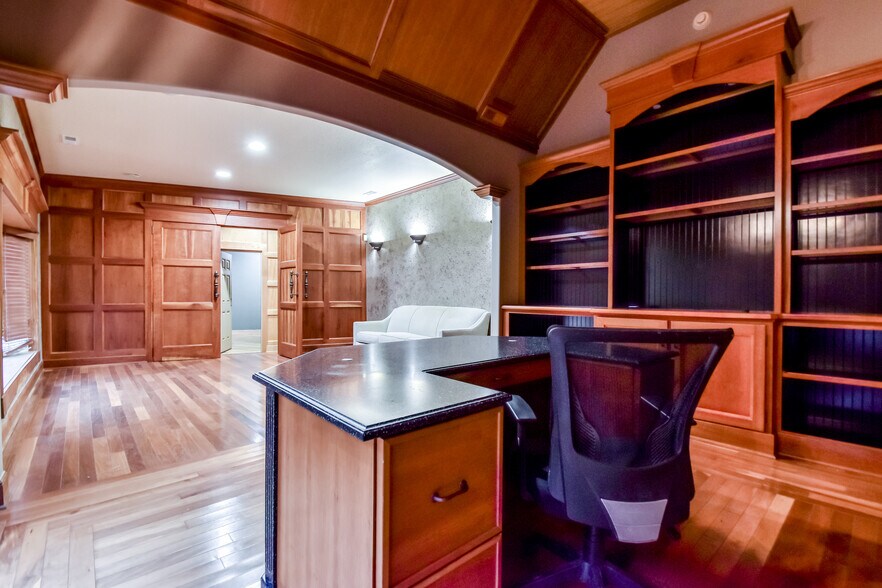 More Photos Of 4199 Main St, Perry Flex For Sale