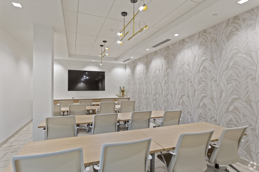 More Photos Of 224 Datura St, West Palm Beach Office For Lease