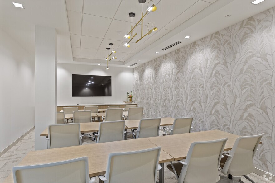 More Photos Of 224 Datura St, West Palm Beach Office For Lease