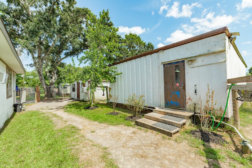 More Photos Of 2230 Nancy St, Alvin Specialty For Sale