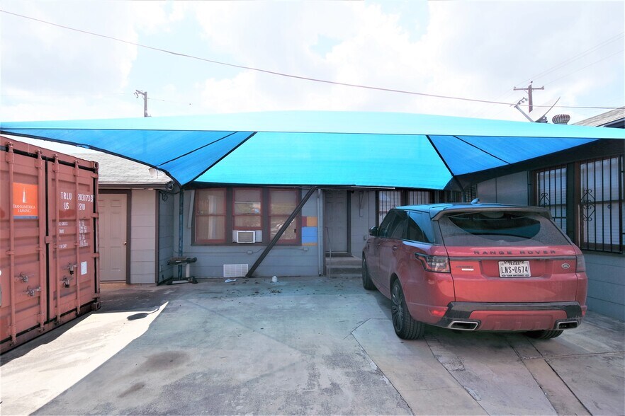 More Photos Of 4800 Rigsby Ave, San Antonio Auto Dealership For Lease