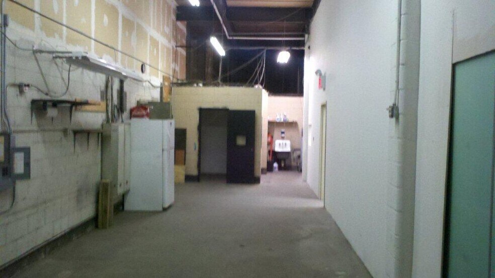 More Photos Of 91-24 144th Pl, Jamaica Warehouse For Lease