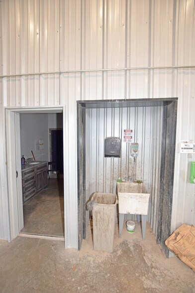 More Photos Of 2250 Dixie Blvd, Odessa Industrial For Sale