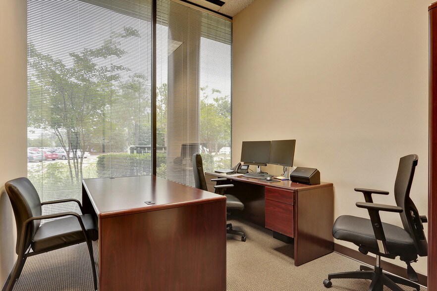 More Photos Of 8555 United Plaza Blvd, Baton Rouge Office For Lease