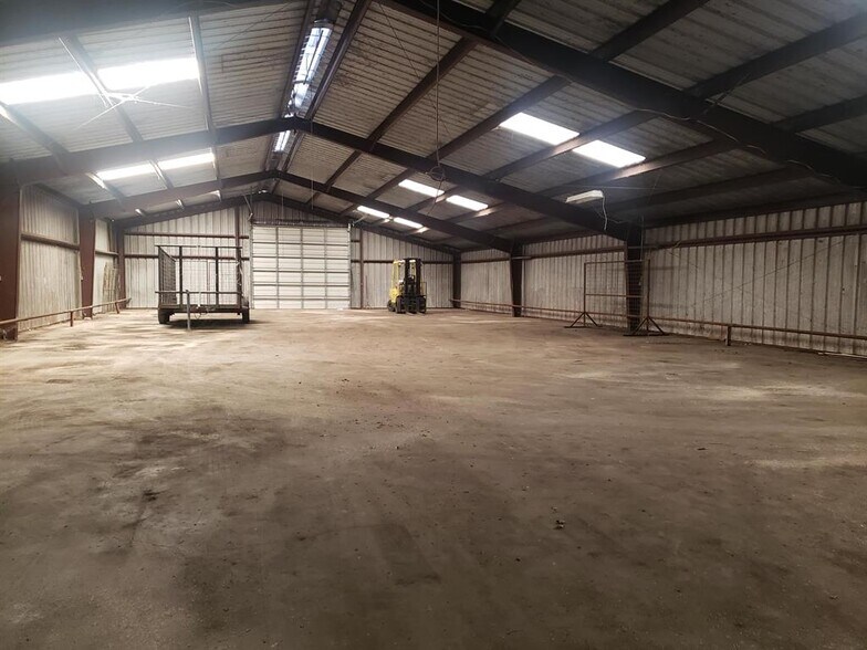 More Photos Of 1209 Bessemer Ave, Llano Light Distribution For Sale