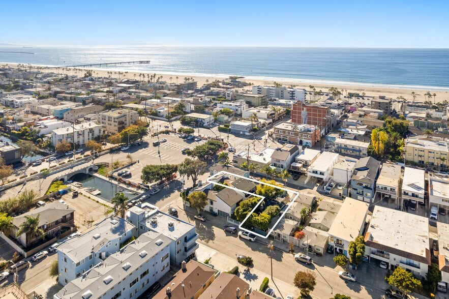 More Photos Of 2008-2020 Strongs Dr, Venice Apartments For Sale