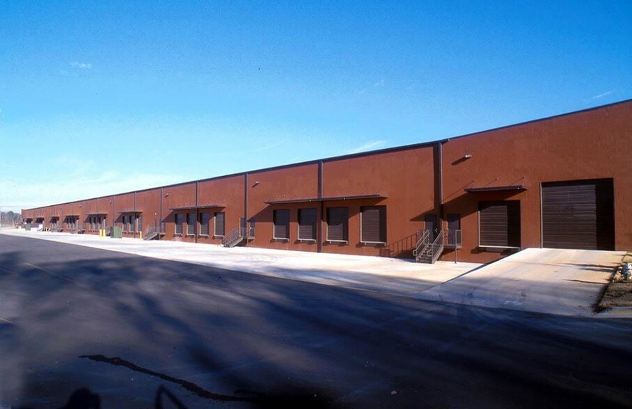 More Photos Of 315 Shawnee North Dr, Suwanee Warehouse For Lease