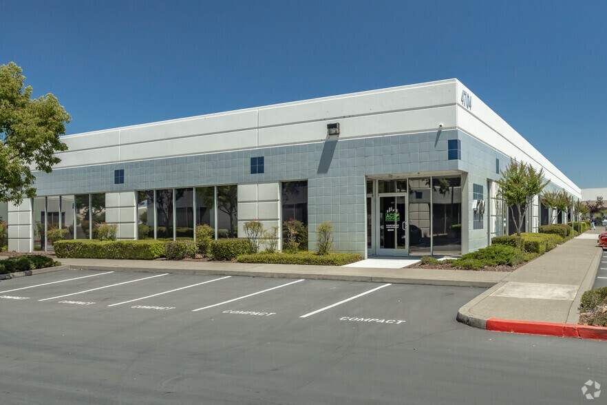More Photos Of 4704 Roseville Rd, North Highlands Flex For Lease