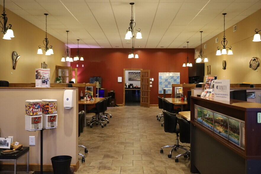 More Photos Of 613 Chillicothe St, Portsmouth Storefront Retail Office For Lease
