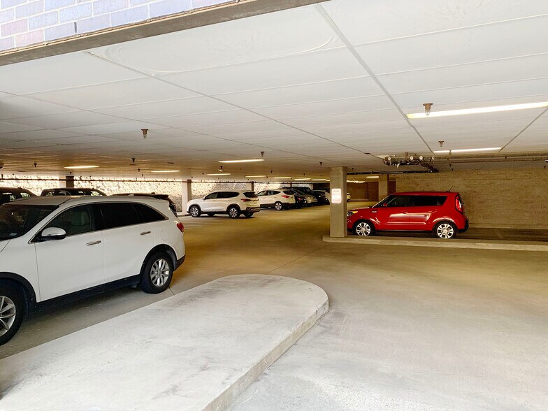 More Photos Of 16980 N Dallas Pky, Dallas Medical For Lease
