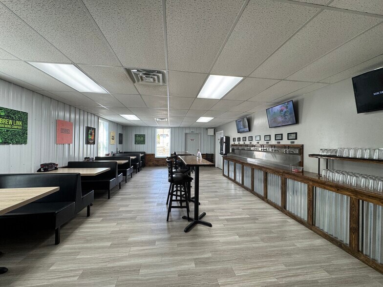 More Photos Of 18 N 4th St, Gosport Storefront Retail Office For Sale