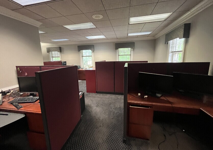 More Photos Of 801 Virginia Village Dr, Glen Allen Office For Sale